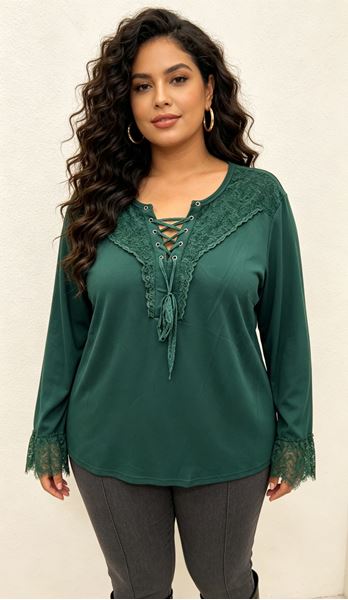 Immagine di PLUS SIZE LACE UP TOP WITH LACE DETAIL & SOFT QUALITY FABRIC